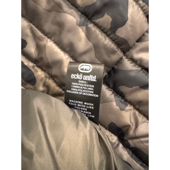 Men's Ecko Unltd Hooded Puffer Vest Full Zip Camouflage Logo Size 2XL Green - Picture 11 of 11